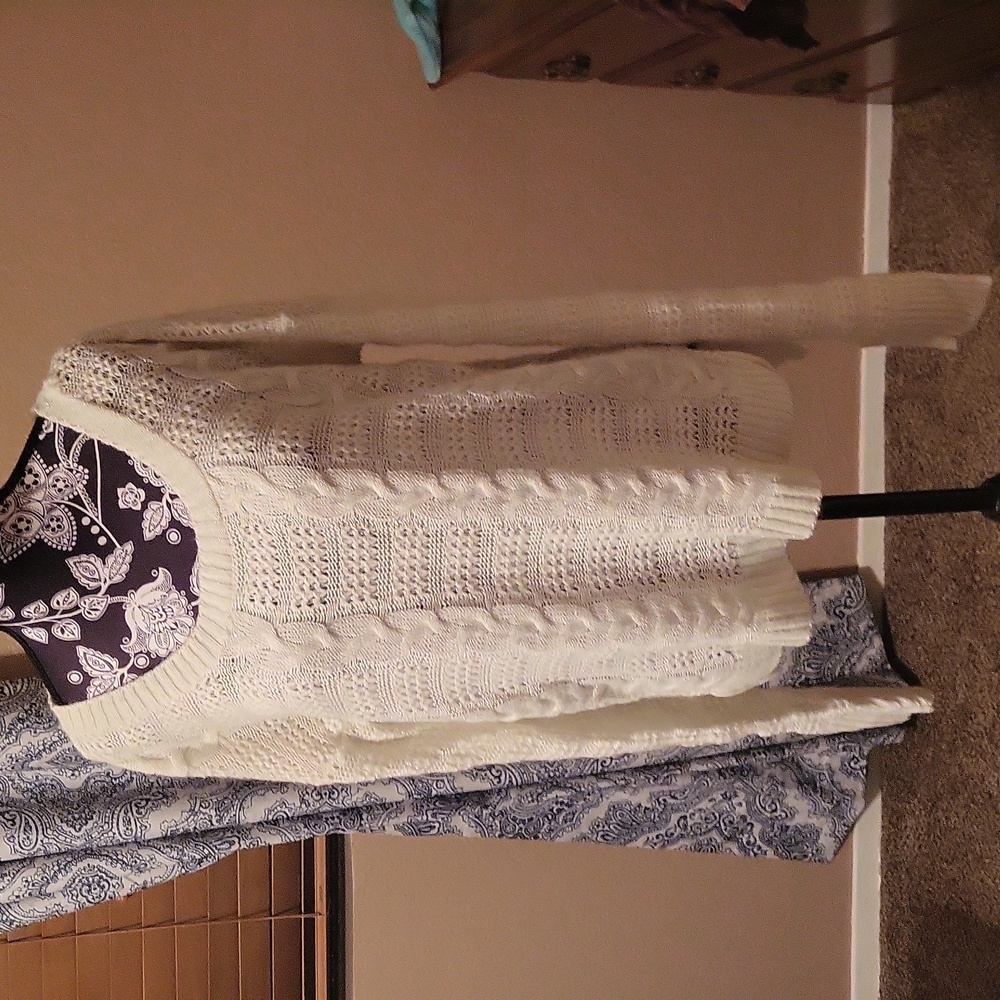 EUC White High-Low sweater with glitter threads. Size XL.